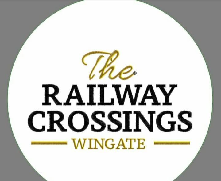 The Railway Crossings Hotel Wingate Eksteriør billede